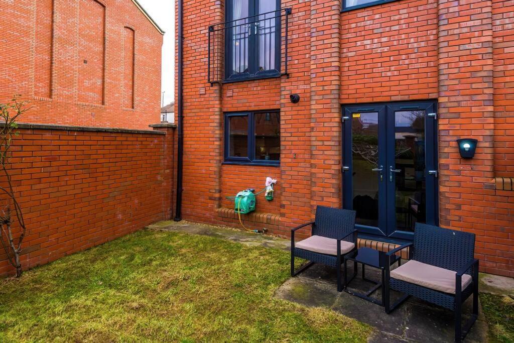 Stylish Townhouse Chester City Centre With Parking Exterior foto