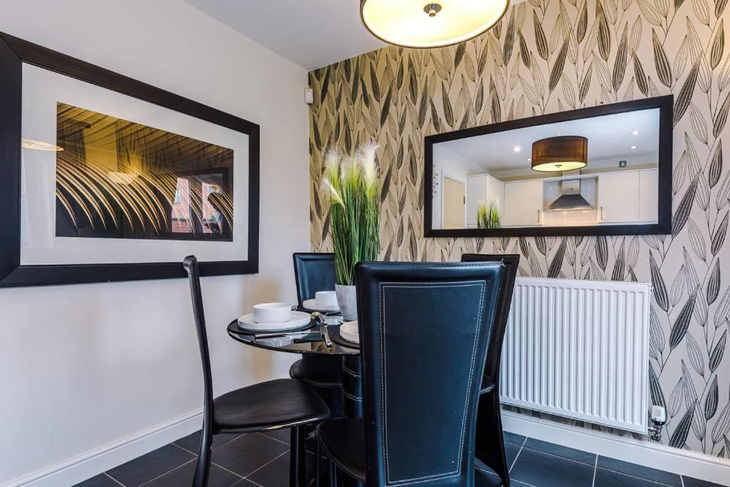 Stylish Townhouse Chester City Centre With Parking Exterior foto