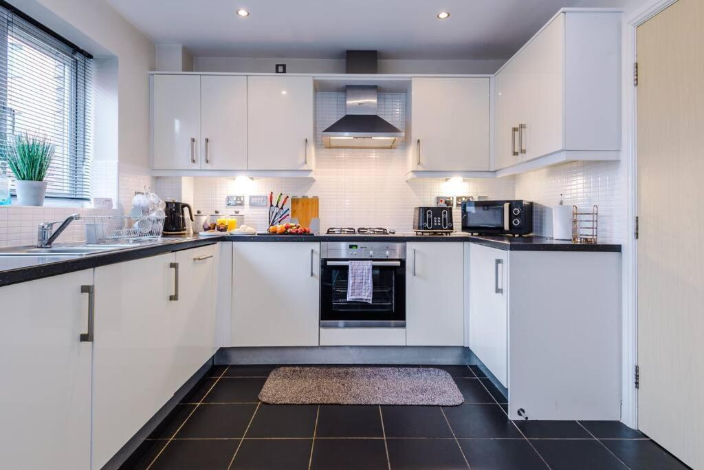 Stylish Townhouse Chester City Centre With Parking Exterior foto